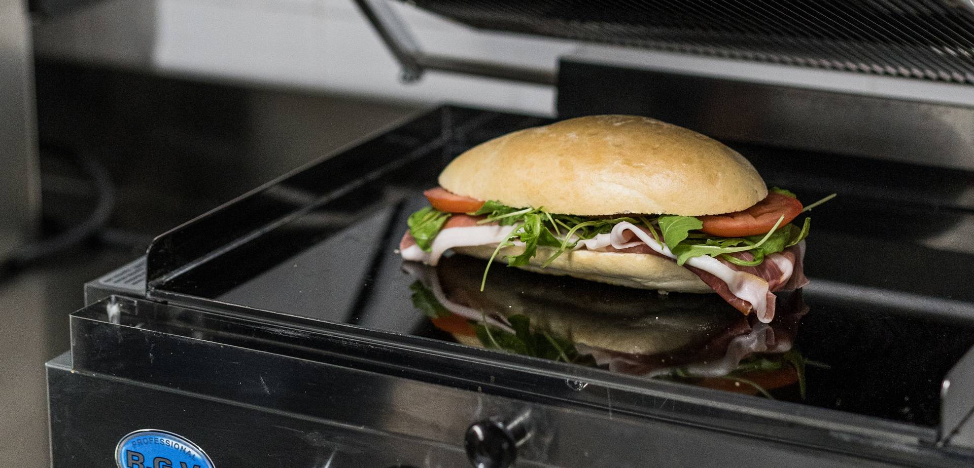 JC-shorts-cafè-tavernerio-bar-caffetteria-panini-pranzi-aperitivi39