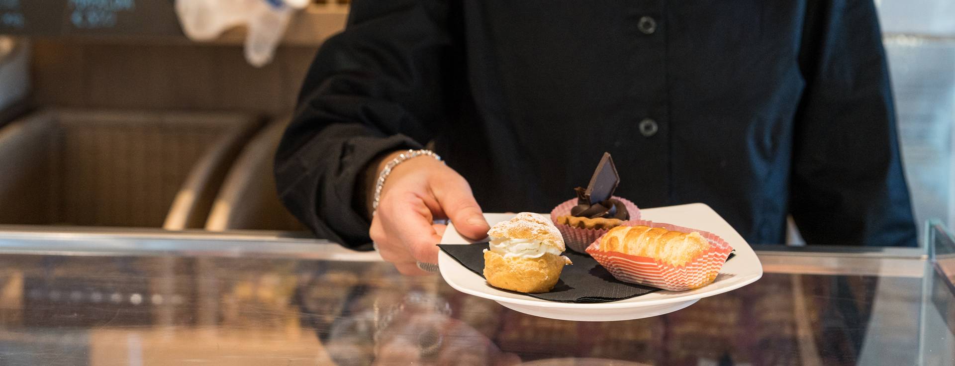 JC-shorts-cafè-tavernerio-bar-caffetteria-panini-pranzi-aperitivi40